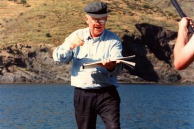 Dani Karavan a Portbou entrevistat per la televisió 01