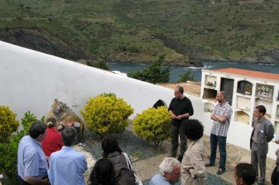 Homenatge a Walter Benjamin al cementiri de Portbou