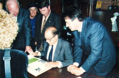 El President de la Generalitat de Catalunya, Jordi Pujol a Portbou el 1994 amb la presència de Dani Karavan