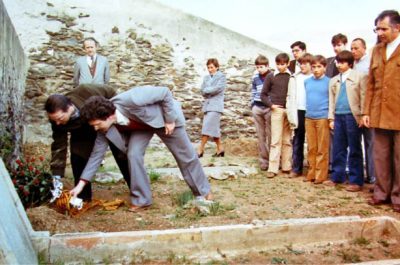 Primer acte a la tomba de Benjamin el 1979 amb l’alcalde de Portbou J. M. Morés