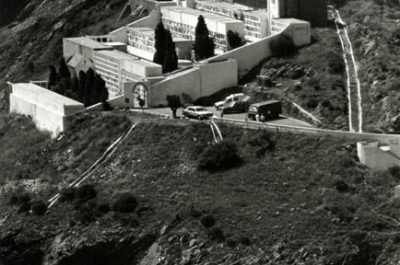 Vista del cementiri durant la construcció del Memorial Passatges
